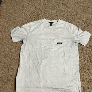 cream h&m tee